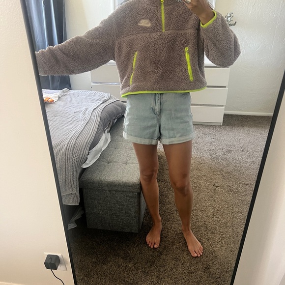 Crop top fuzzy, warm Nike sweater - Picture 2 of 5